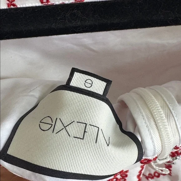 Alexis embroidered white red ruffle sleeve fringe hem red romper size small s - Picture 3 of 7